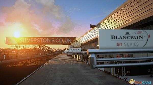 《神力科莎：竞技版》VR设置指南