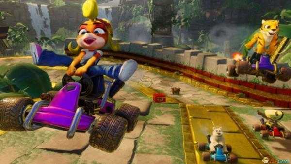 《古惑狼赛车 氮气加速》甩掉TNT炸弹方法介绍