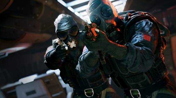 《彩虹六号：围攻》哪个服更好？外服需要挂加速器么？