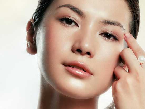 ps照片:冷艳美女面部美容教程